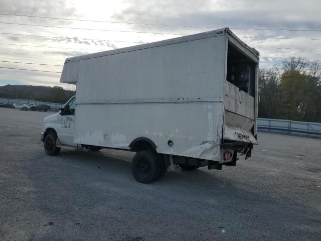 2014 Ford Econoline E450 Super Duty Cutaway Van