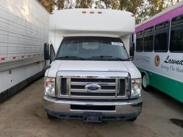 2012 Ford Econoline E450 Super Duty Cutaway Van