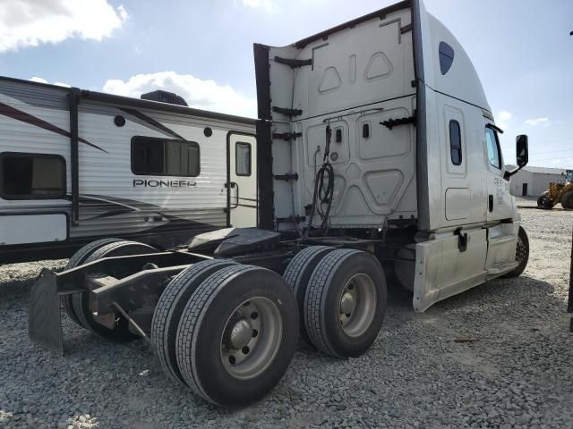 2019 Freightliner Cascadia 126