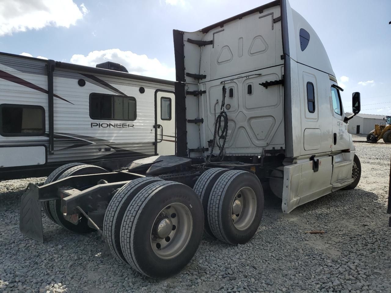 2019 Freightliner Cascadia 126