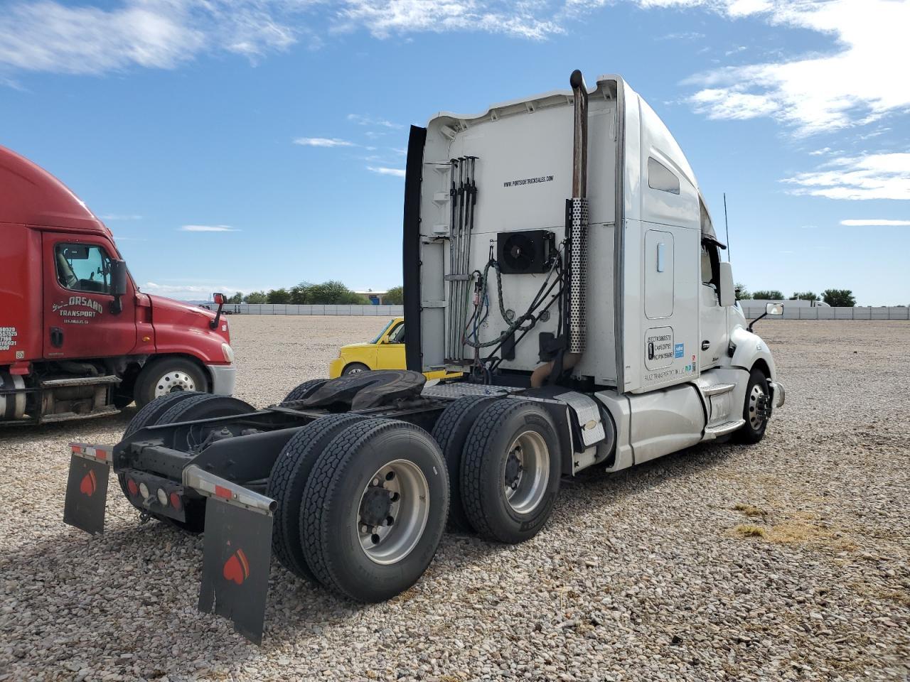2017 Kenworth Construction T680