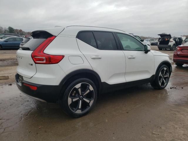 2020 Volvo XC40 T5 Momentum