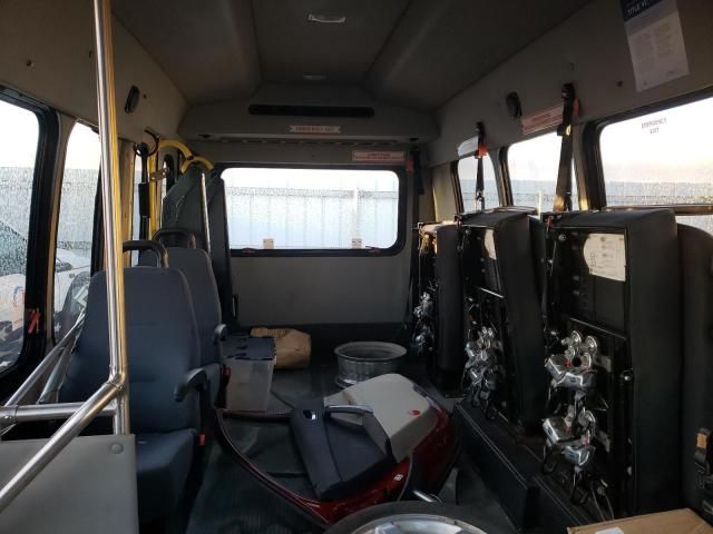 2010 Ford Econoline E350 Super Duty Cutaway Van