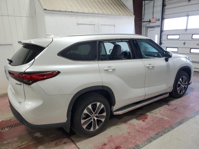 2022 Toyota Highlander Hybrid XLE