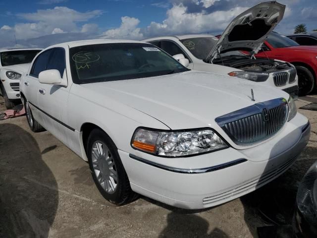 2011 Lincoln Town Car Signature Limited