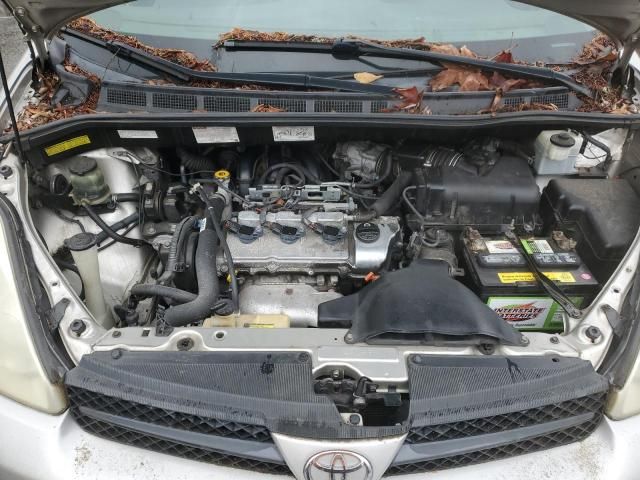 2004 Toyota Sienna XLE