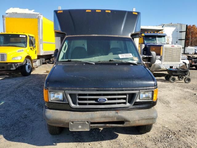 2004 Ford Econoline E350 Super Duty Cutaway Van