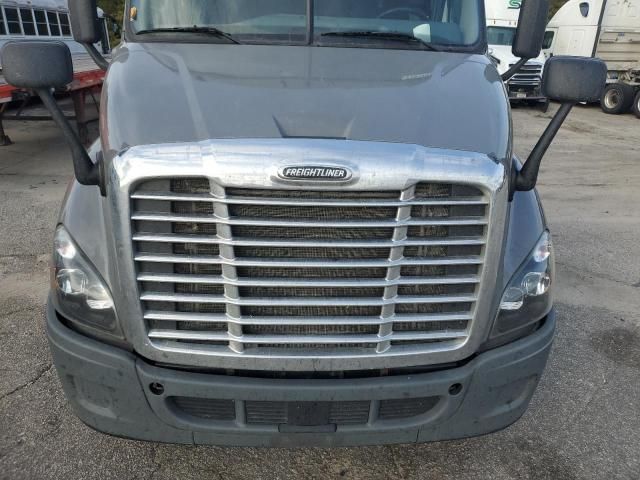 2018 Freightliner Cascadia 113