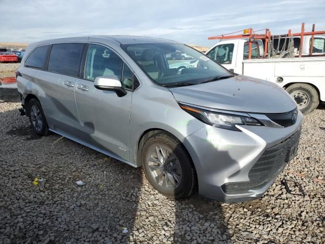 2021 Toyota Sienna LE