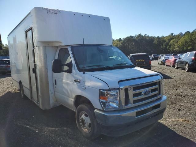 2022 Ford Econoline E450 Super Duty Cutaway Van