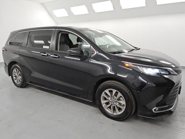 2022 Toyota Sienna XLE