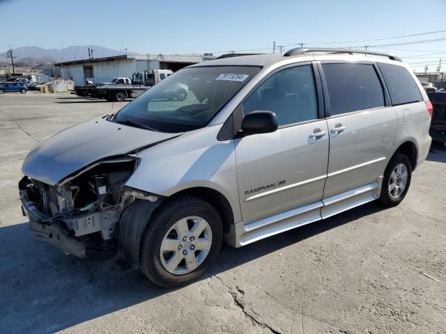 2004 Toyota Sienna CE