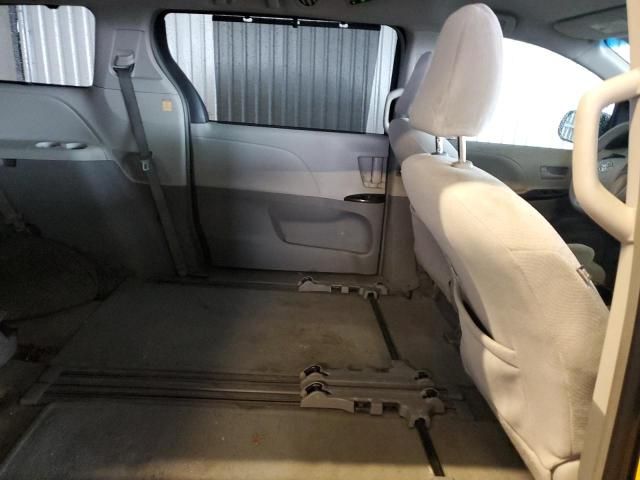 2013 Toyota Sienna LE