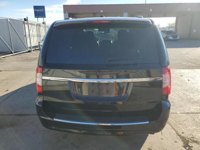 2013 Chrysler Town & Country Touring L