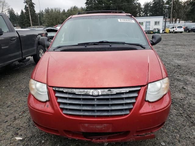 2005 Chrysler Town & Country LX