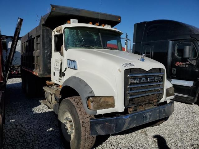 2005 Mack 700 CV700