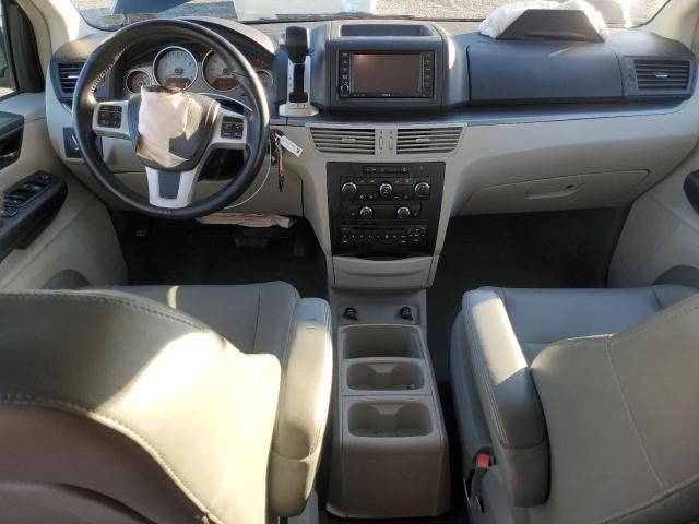 2013 Volkswagen Routan SE