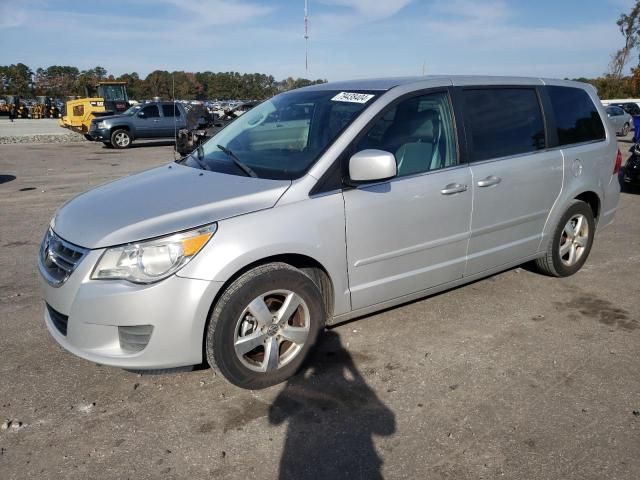 2010 Volkswagen Routan SE