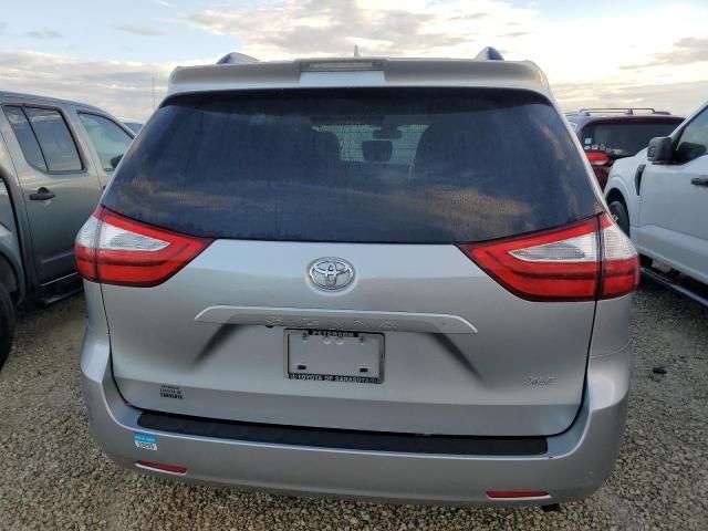 2019 Toyota Sienna XLE