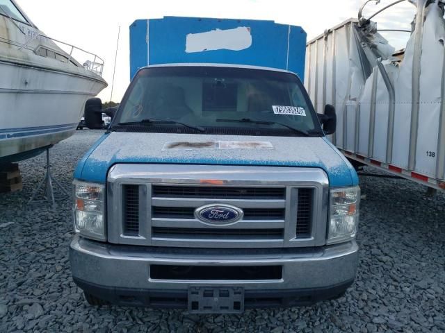 2016 Ford Econoline E350 Super Duty Cutaway Van