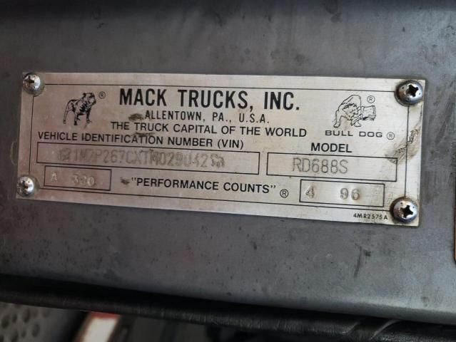 1996 Mack 600 RD600