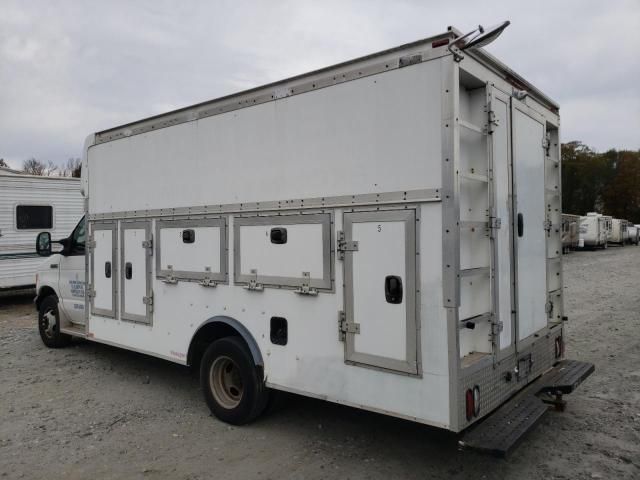 2007 Ford Econoline E450 Super Duty Cutaway Van