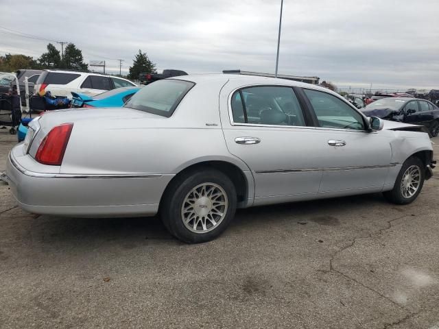 2001 Lincoln Town Car Signature