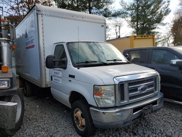 2010 Ford Econoline E350 Super Duty Cutaway Van