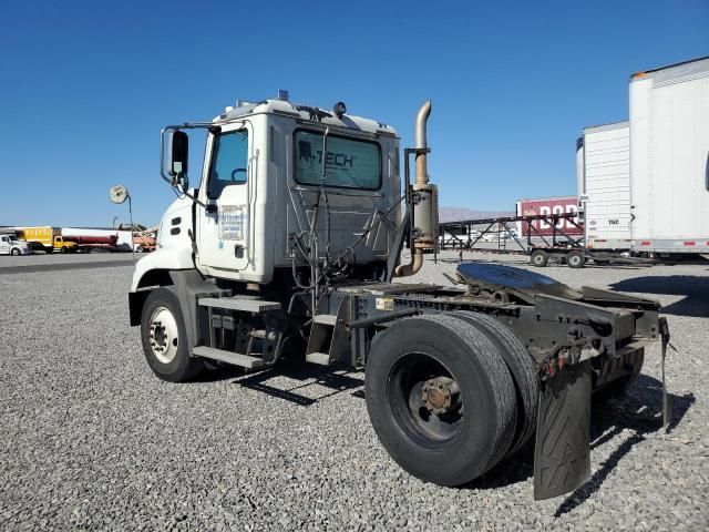 2007 Mack 600 CXN600