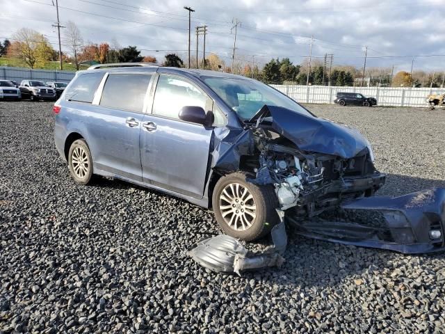 2018 Toyota Sienna XLE