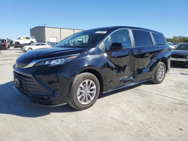 2023 Toyota Sienna LE