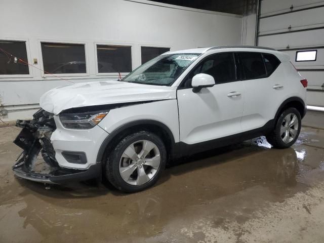 2021 Volvo XC40 T4 Momentum