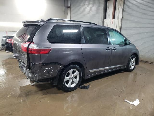 2018 Toyota Sienna LE