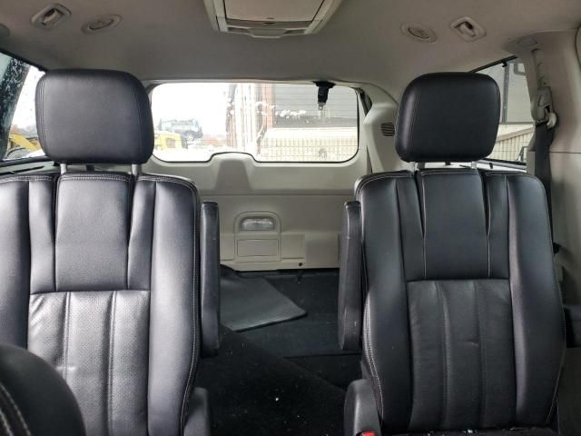 2012 Chrysler Town & Country Touring L