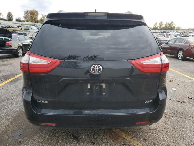 2019 Toyota Sienna XLE