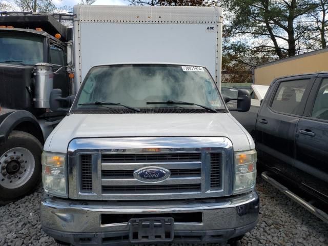 2010 Ford Econoline E350 Super Duty Cutaway Van