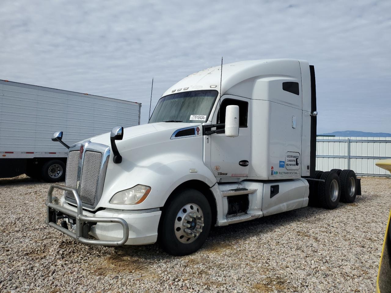 2017 Kenworth Construction T680