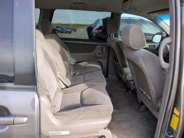 2005 Toyota Sienna CE