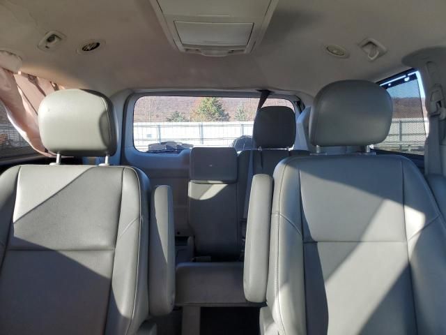 2013 Volkswagen Routan SE