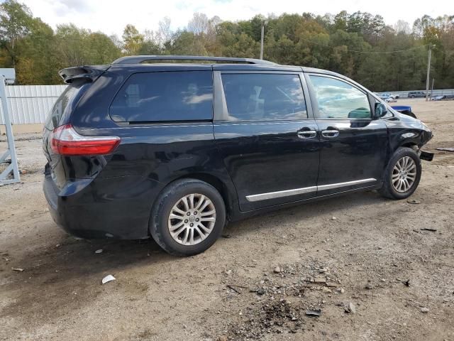 2017 Toyota Sienna XLE