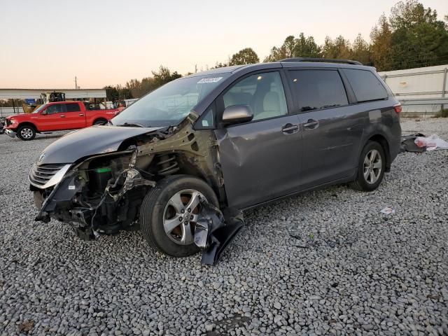 2017 Toyota Sienna LE