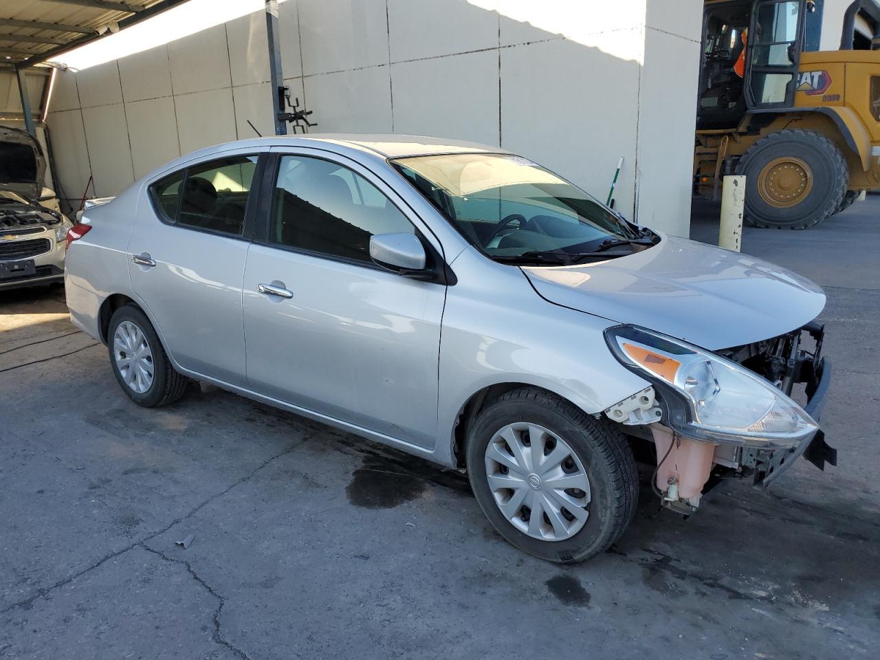 2019 Niss Versa s