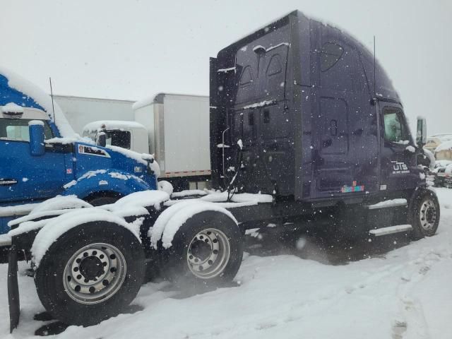 2013 Freightliner Cascadia 113