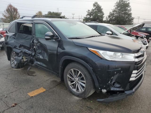 2017 Toyota Highlander SE