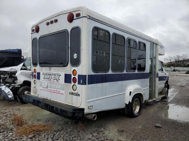 2002 Ford Econoline E350 Super Duty Cutaway Van