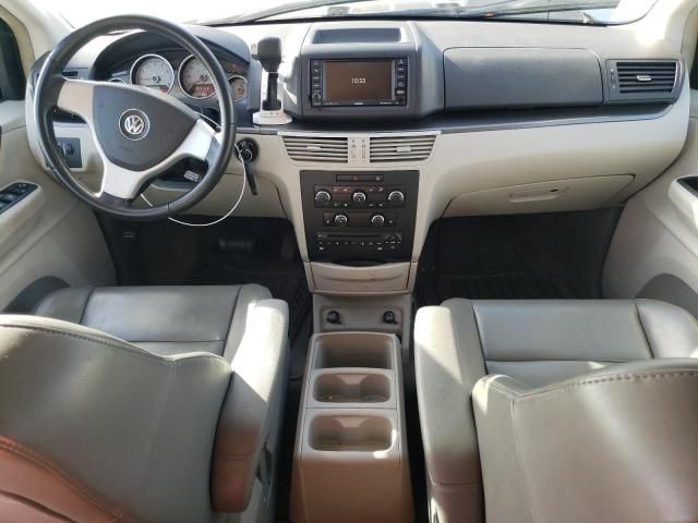 2010 Volkswagen Routan SE