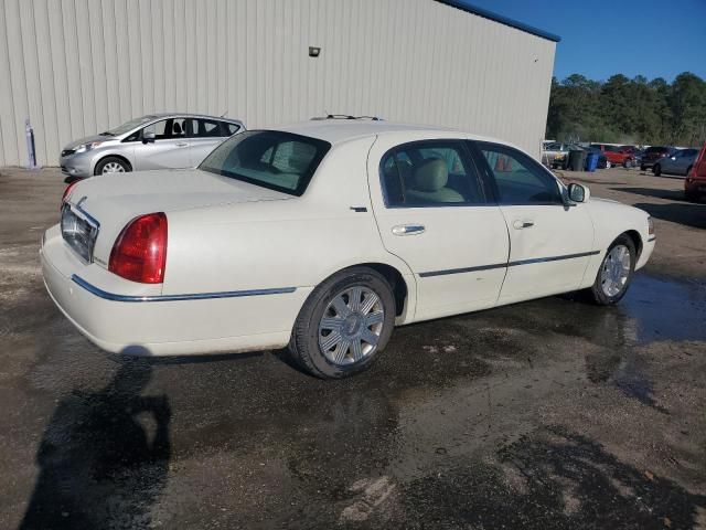 2005 Lincoln Town Car Signature Limited