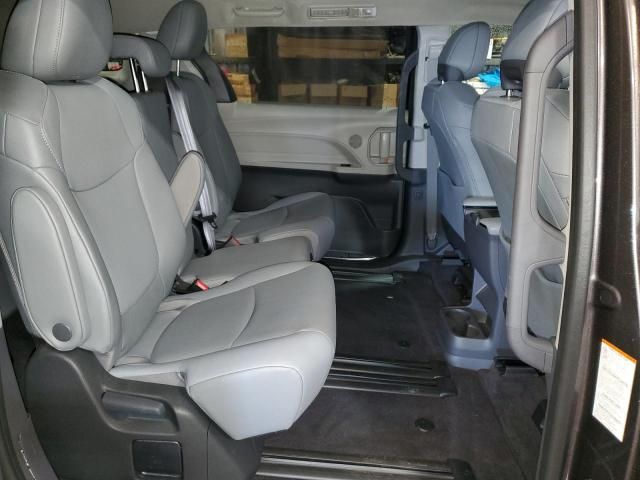 2024 Toyota Sienna XLE