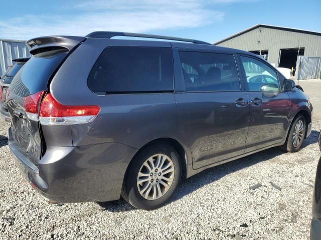 2011 Toyota Sienna XLE