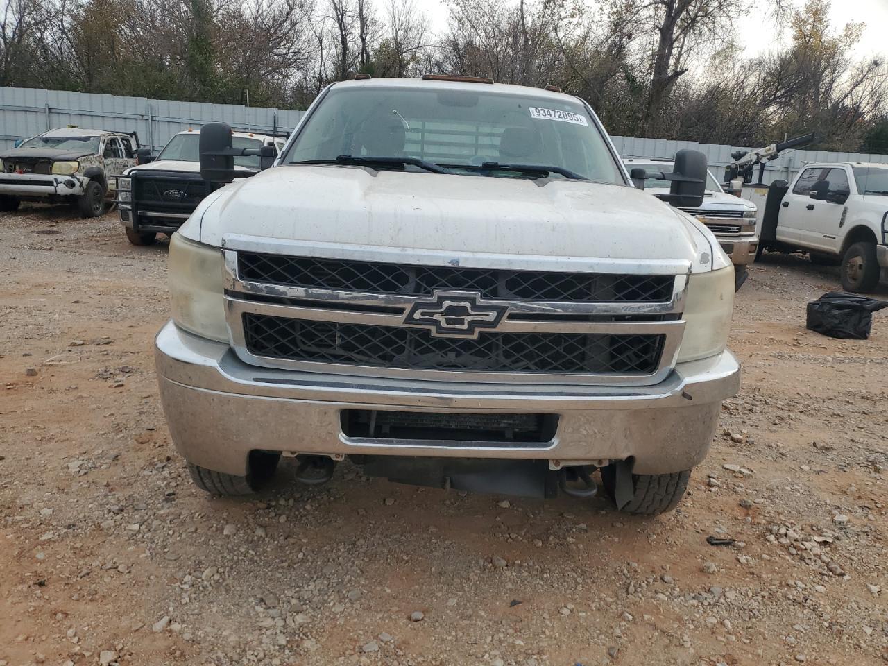 2011 Chevrolet Silverado Flatbed Truck